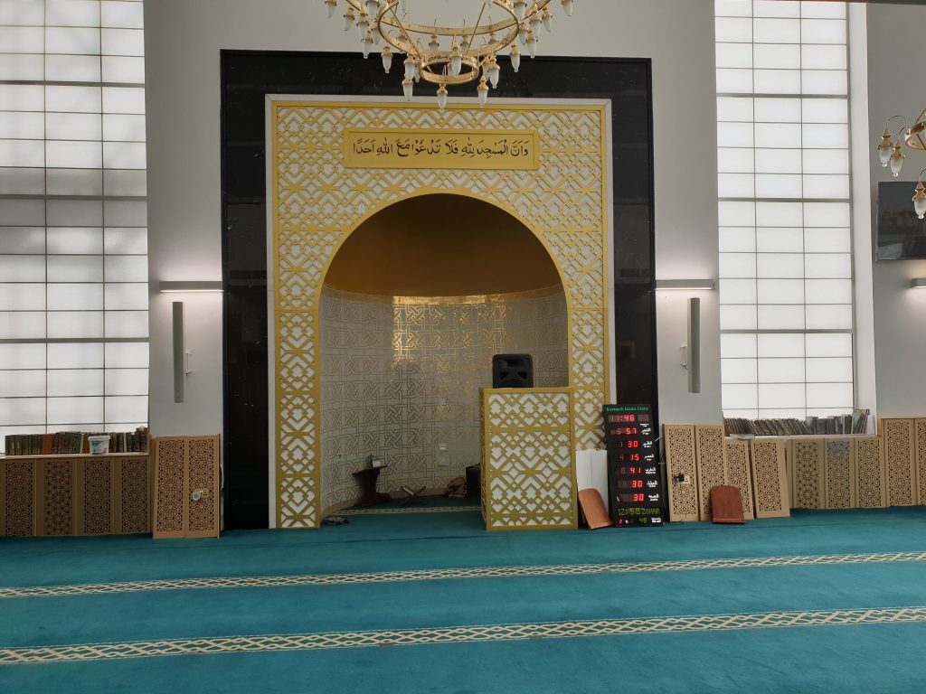 JBL CBT 100-LA-1 column speakers in the main hall